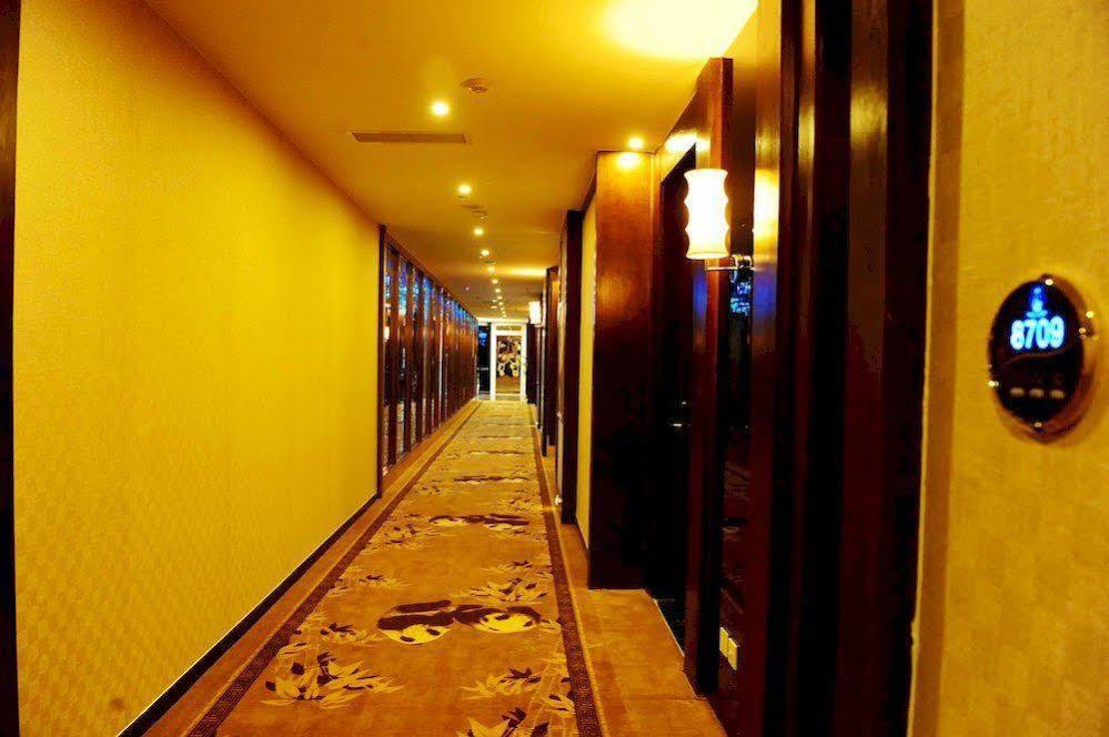 Chengdu Panda Prince Culture Hotel Bagian luar foto