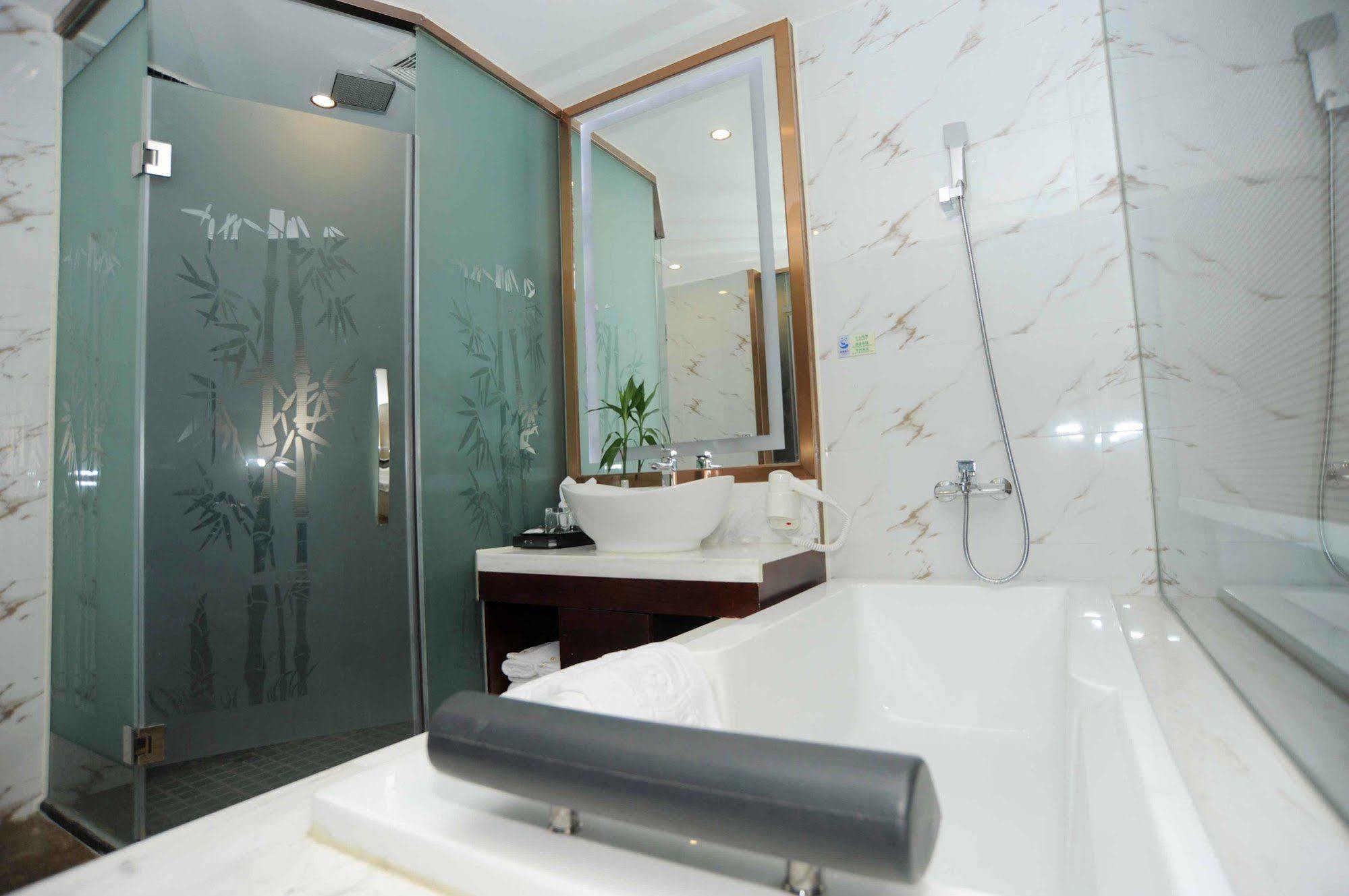 Chengdu Panda Prince Culture Hotel Bagian luar foto