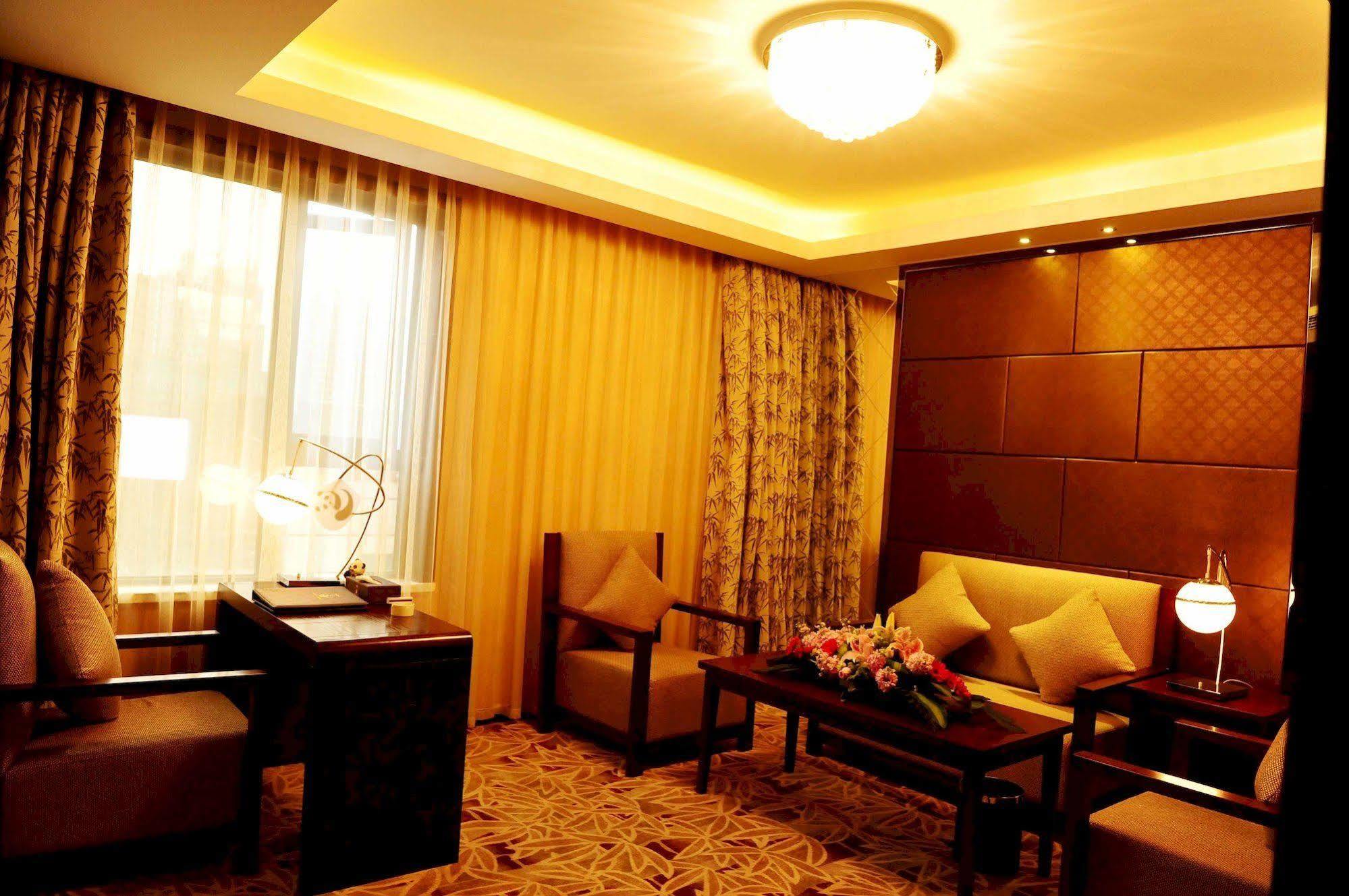 Chengdu Panda Prince Culture Hotel Bagian luar foto