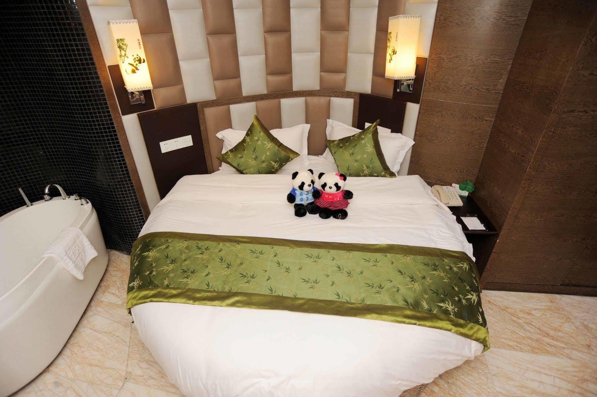 Chengdu Panda Prince Culture Hotel Bagian luar foto