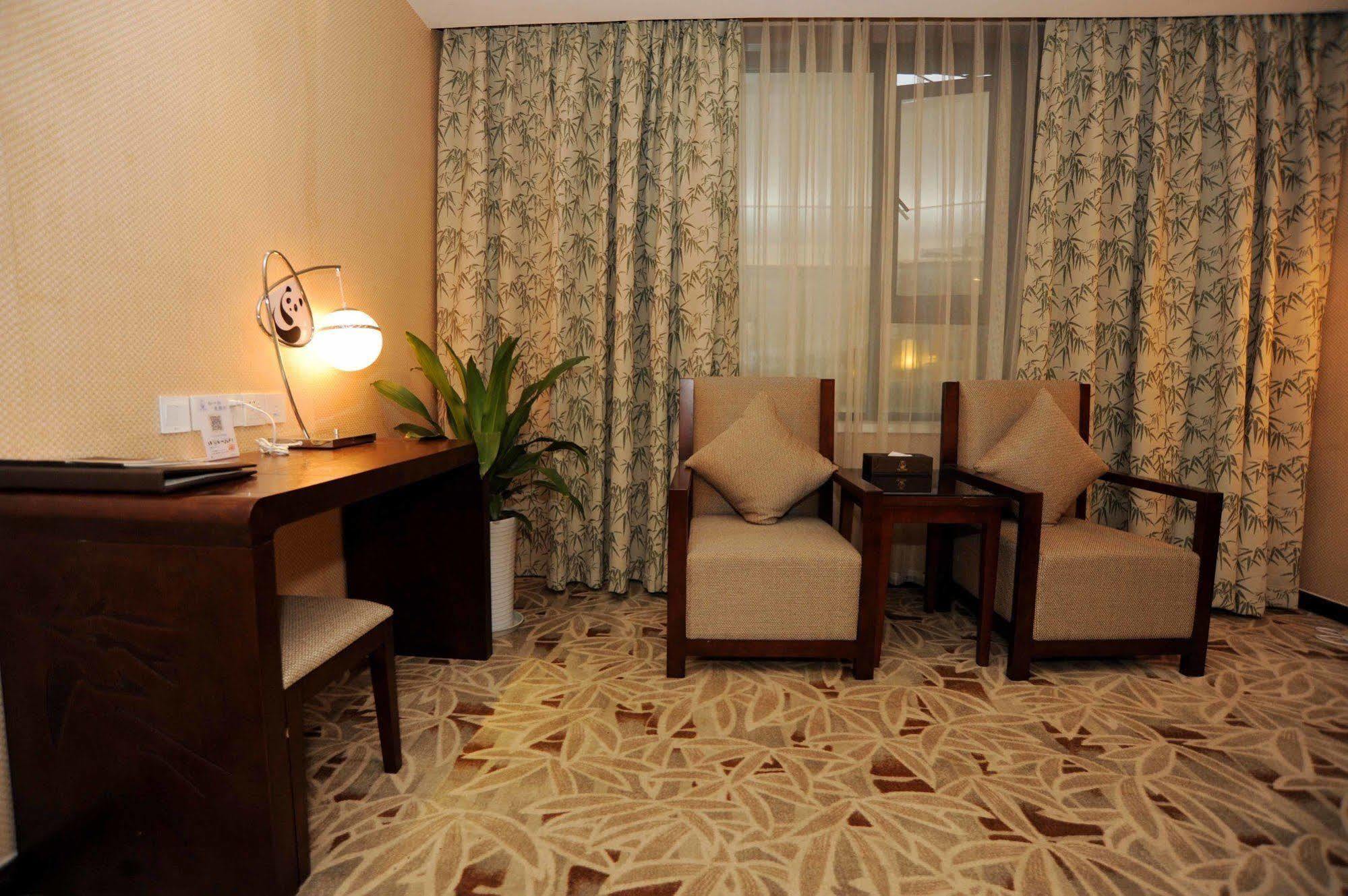 Chengdu Panda Prince Culture Hotel Bagian luar foto