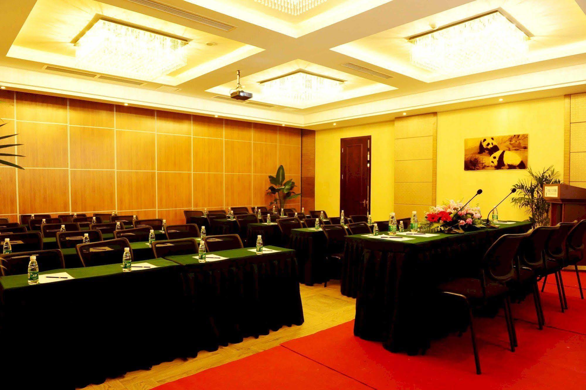 Chengdu Panda Prince Culture Hotel Bagian luar foto