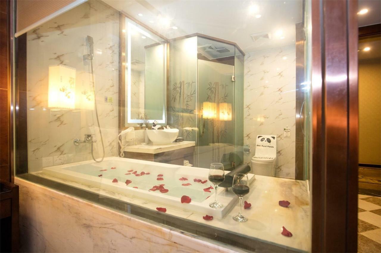 Chengdu Panda Prince Culture Hotel Bagian luar foto