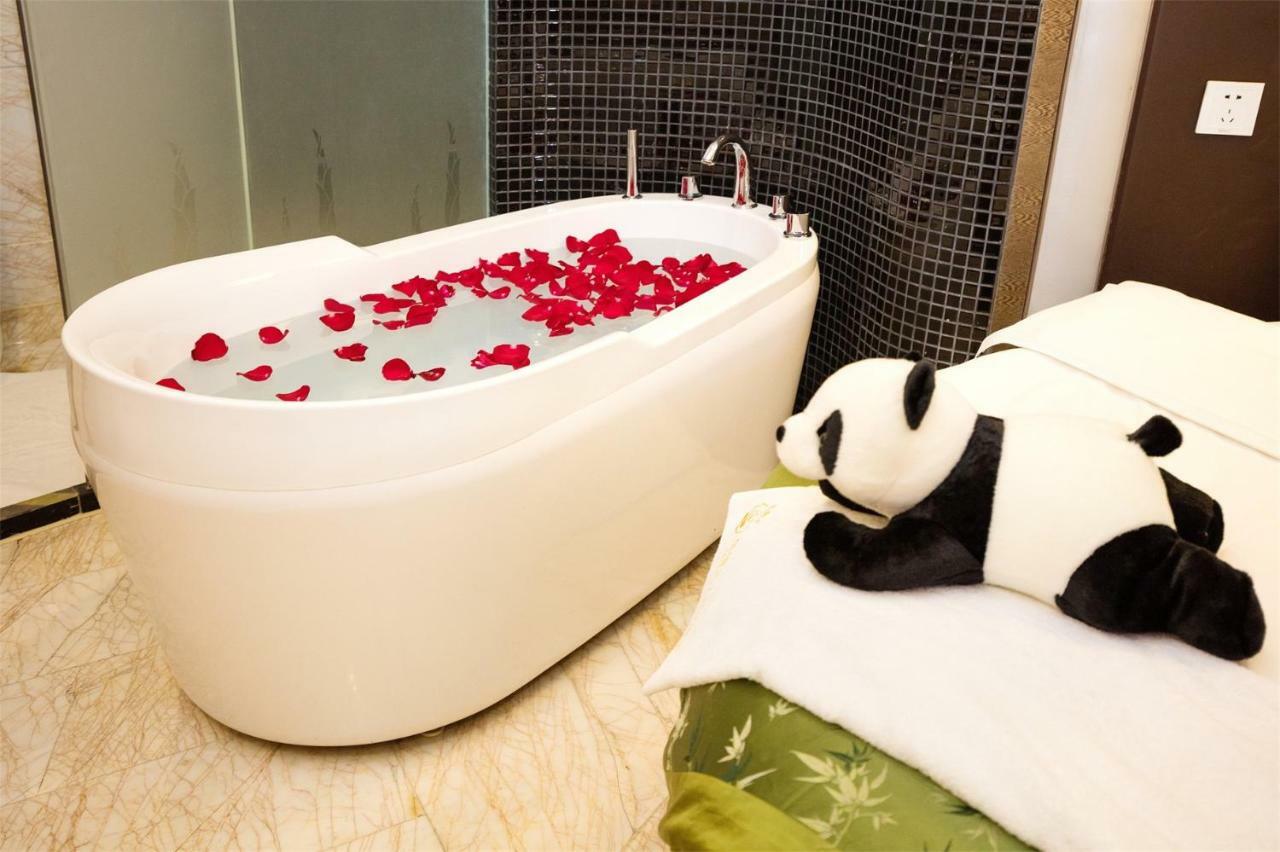 Chengdu Panda Prince Culture Hotel Bagian luar foto